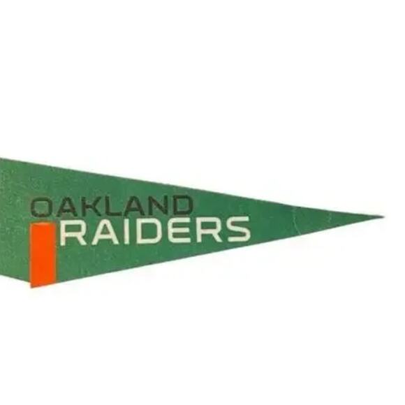 Vintage Oakland Raiders NFL Felt Pennant Retro Football Collectible - Picture 3 of 7